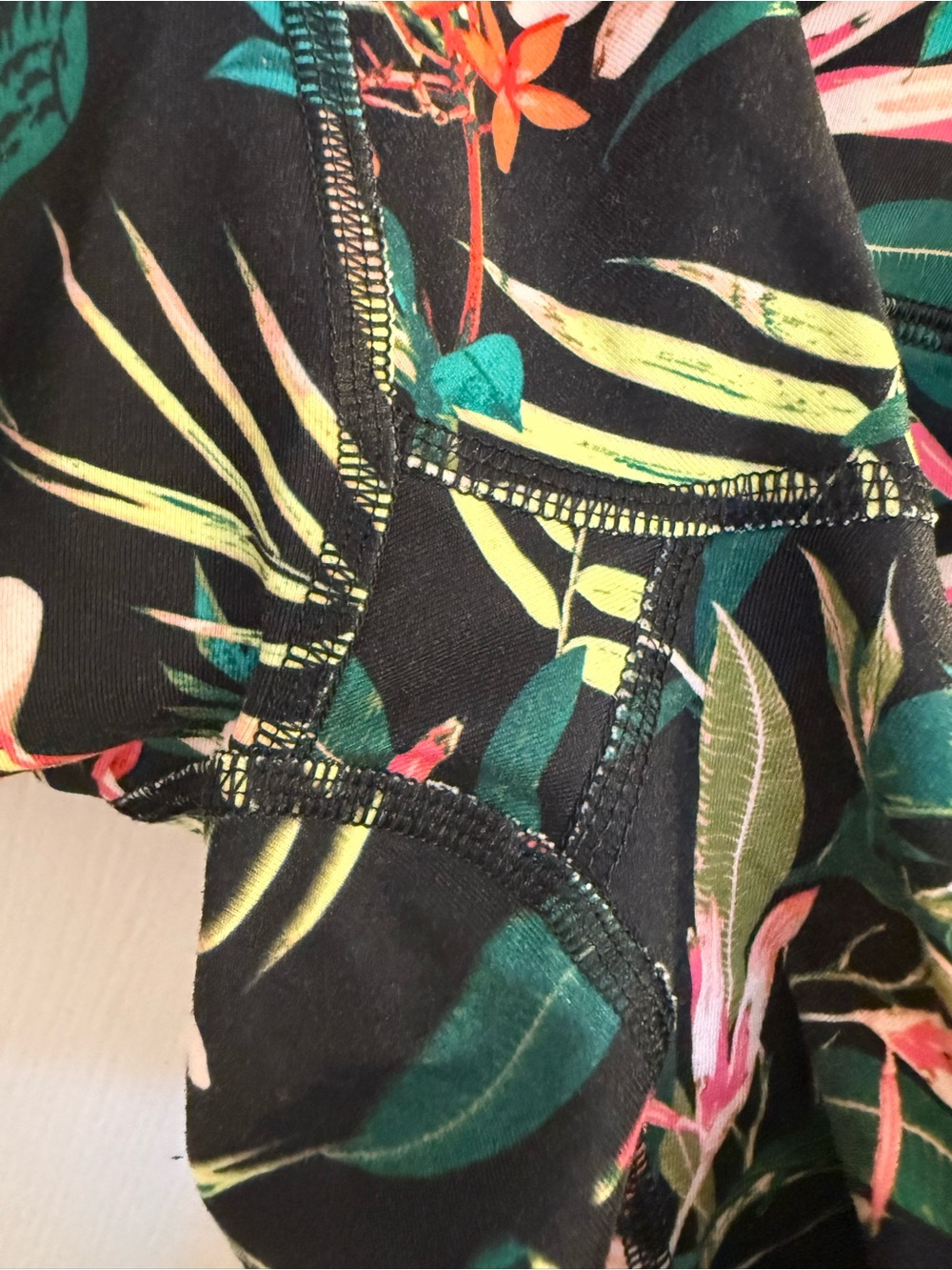 EUC Old Navy Biker Shorts Tropical Print Size XL - Picture 6 of 6